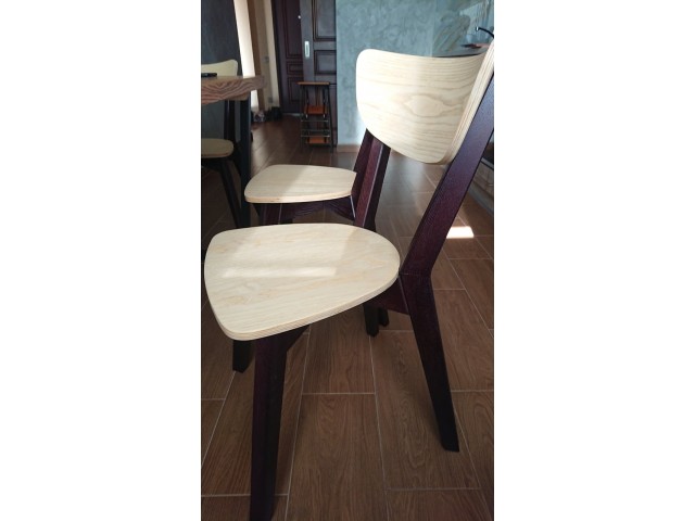  «Рондо» — дерев'яний обідній стілець з ясеня